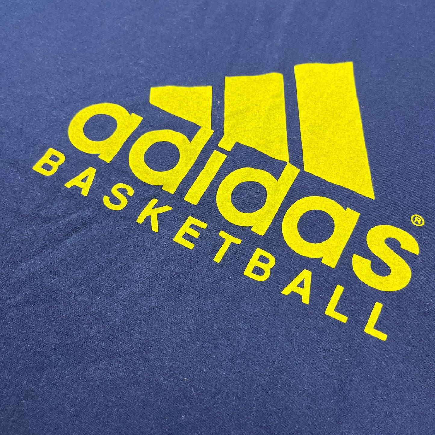 01880 Adidas 90s Basketball Tshirt