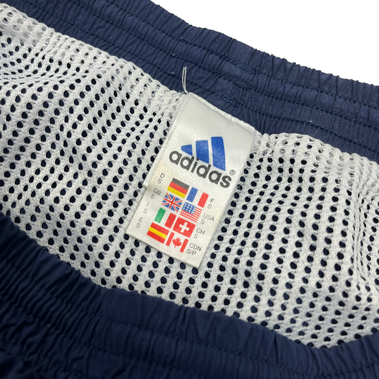 01746 Adidas 90s Trackshorts