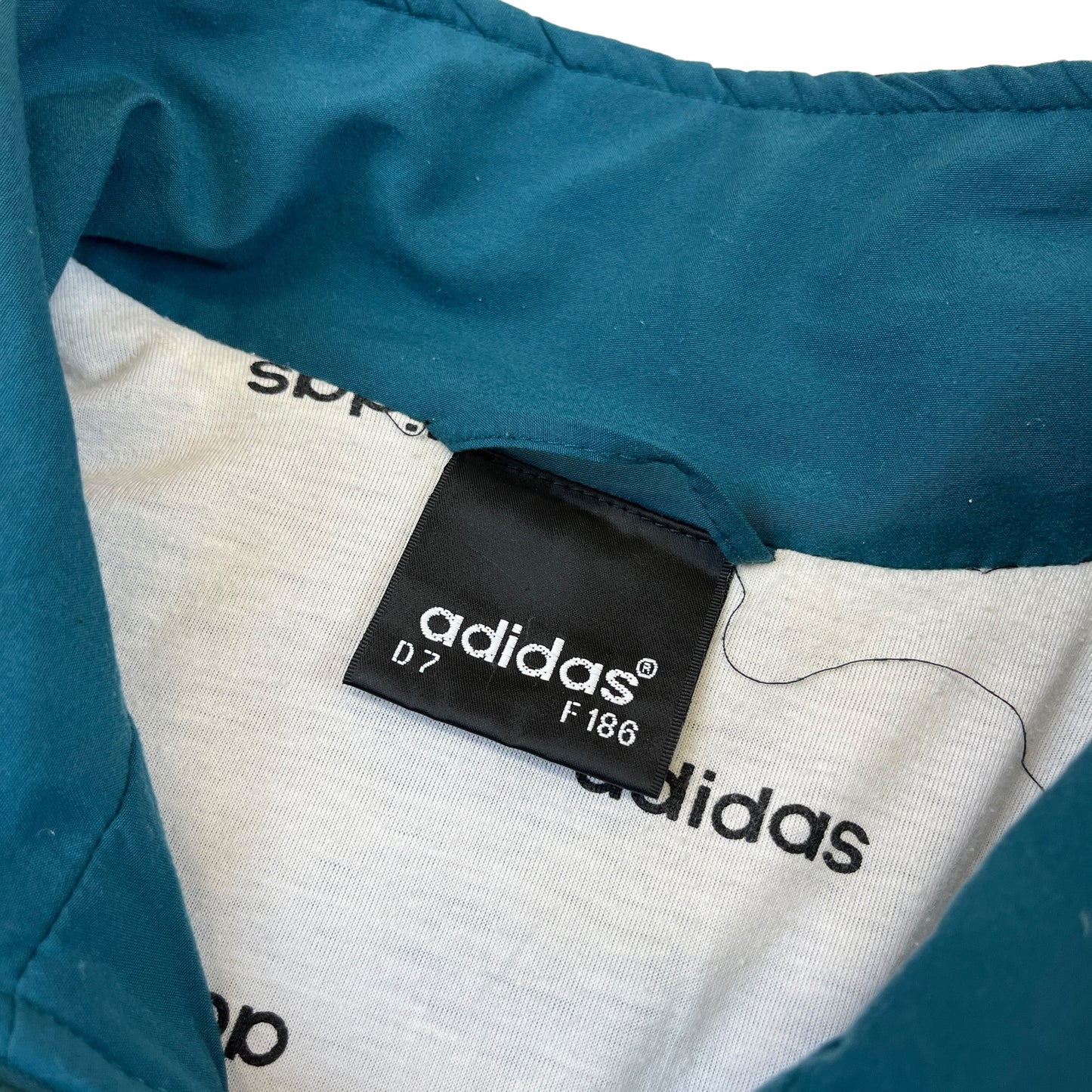 02138 Adidas 90s Tracktop