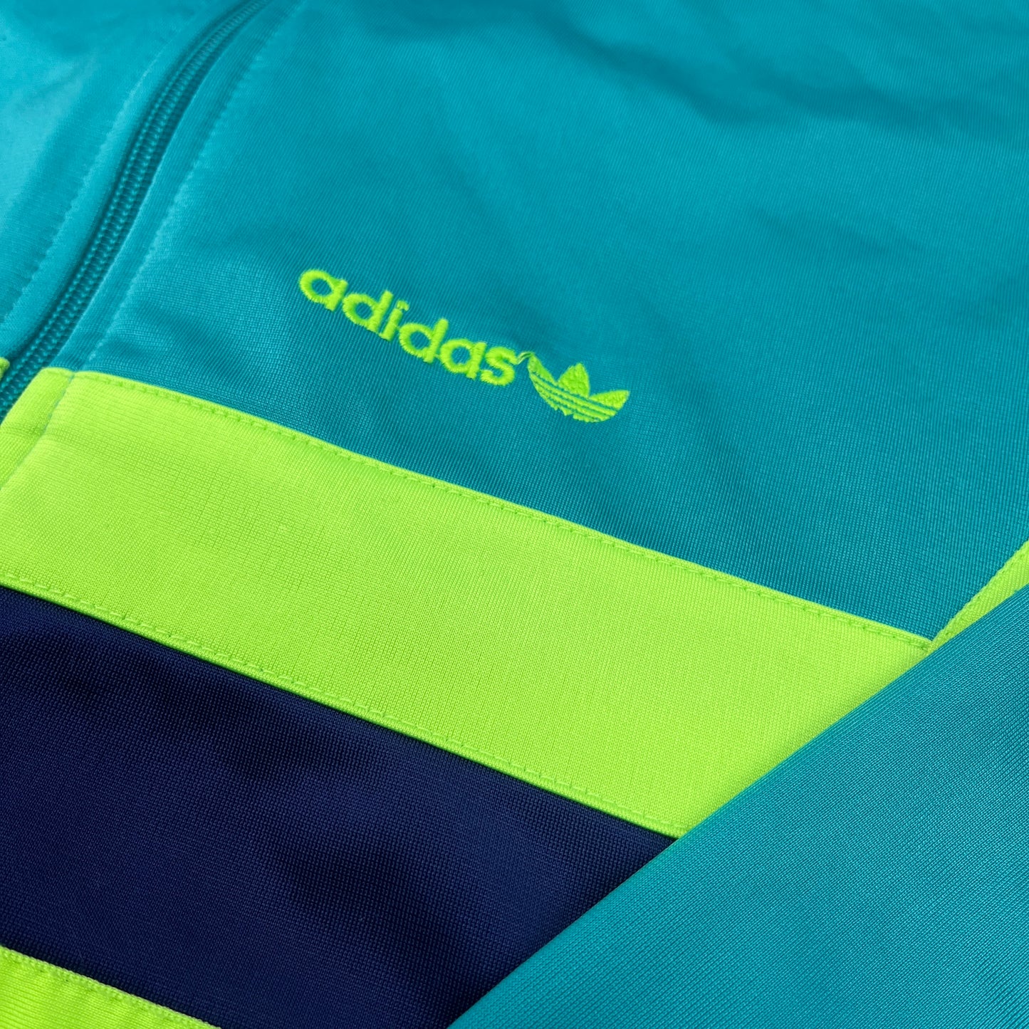 01894 Adidas 90s Tracktop