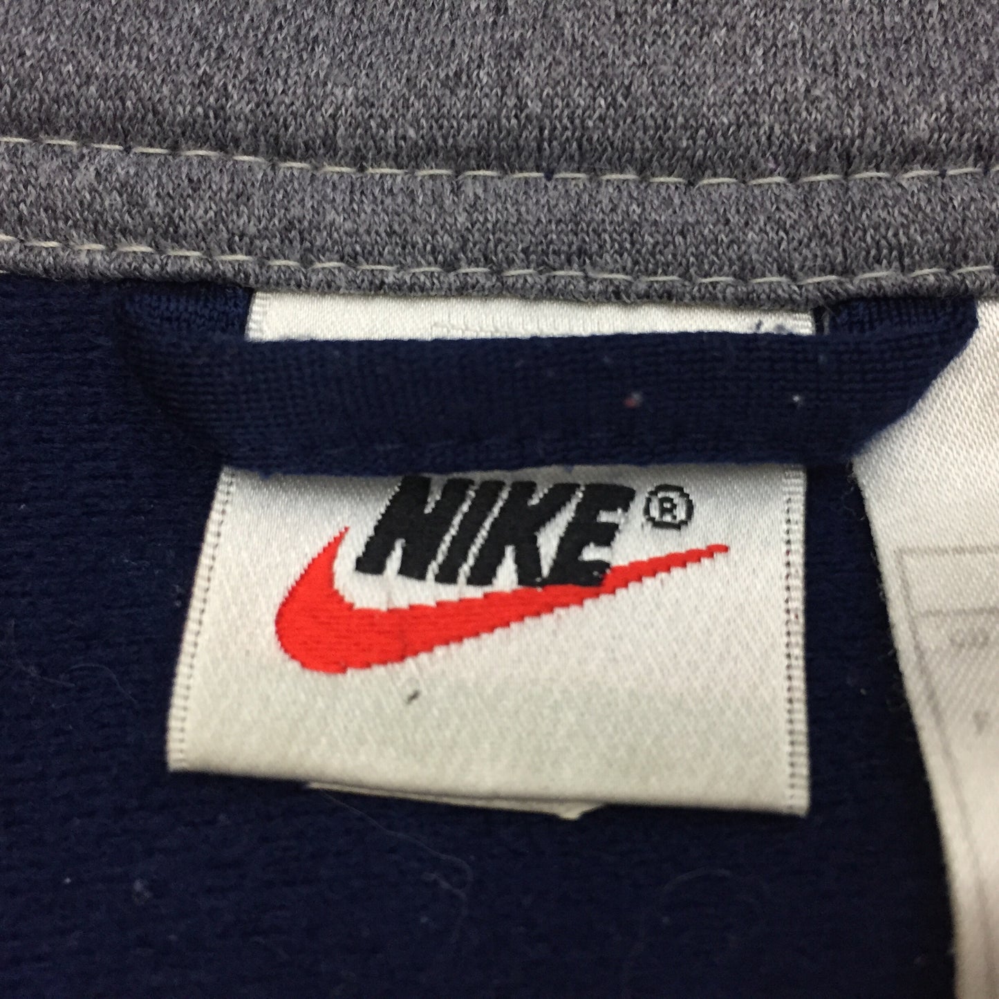 0176 Nike Vintage Sleevelogo Tracktop