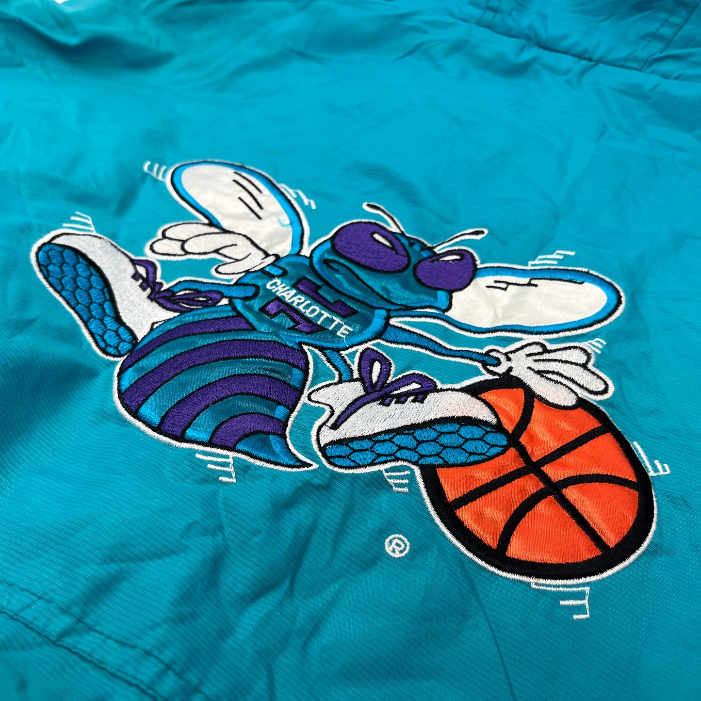 01045 Starter Vintage Charlotte Hornets Basketball Jacket