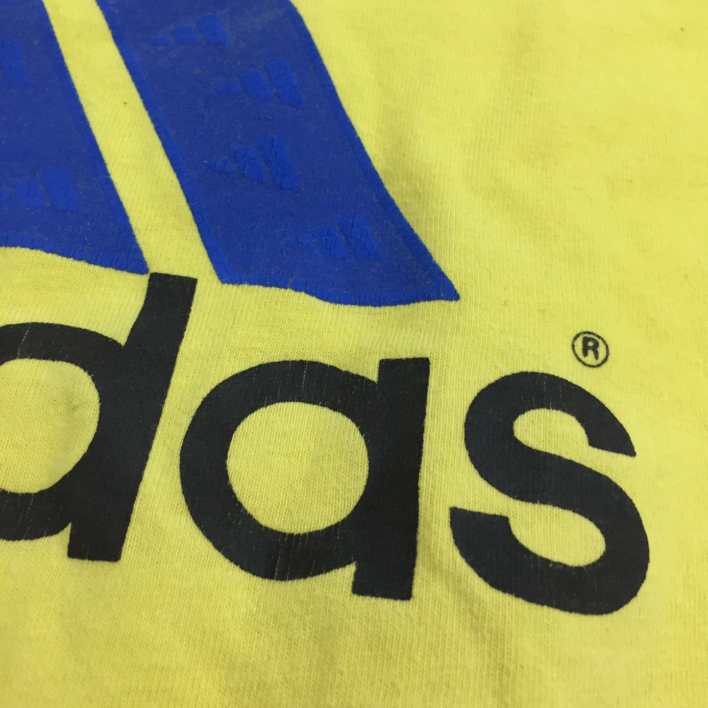 0087 Adidas Vintage Logo T-Shirt