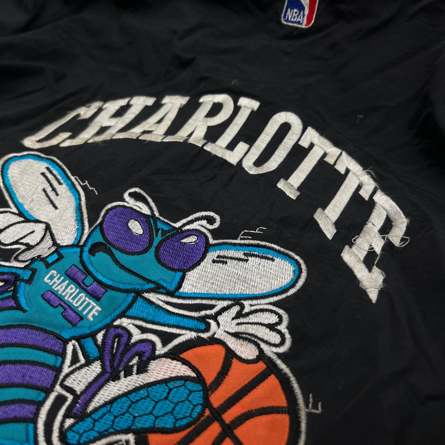 01250 Starter Vintage Charlotte Hornets Basketball Jacket