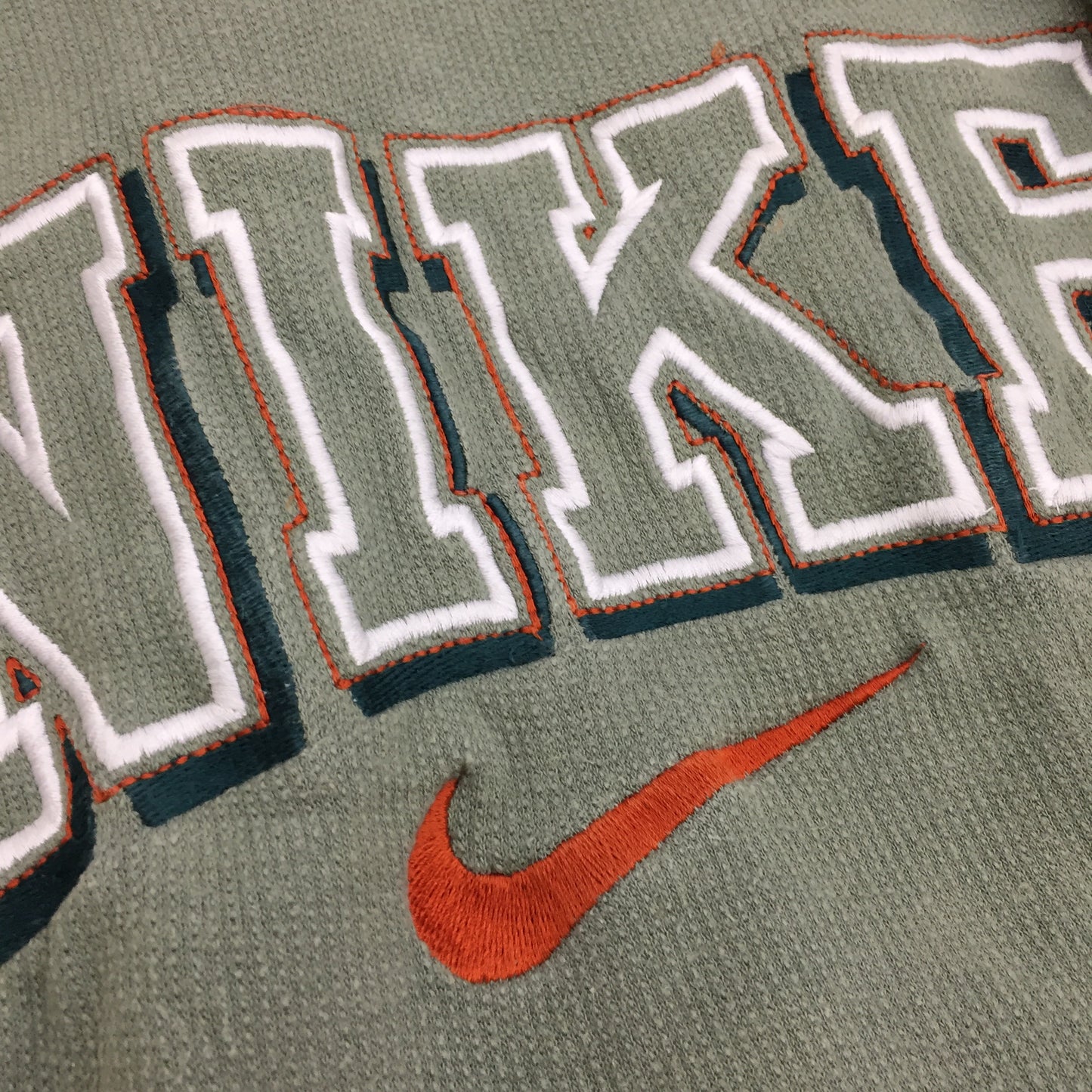 0015 Nike Vintage Sweater