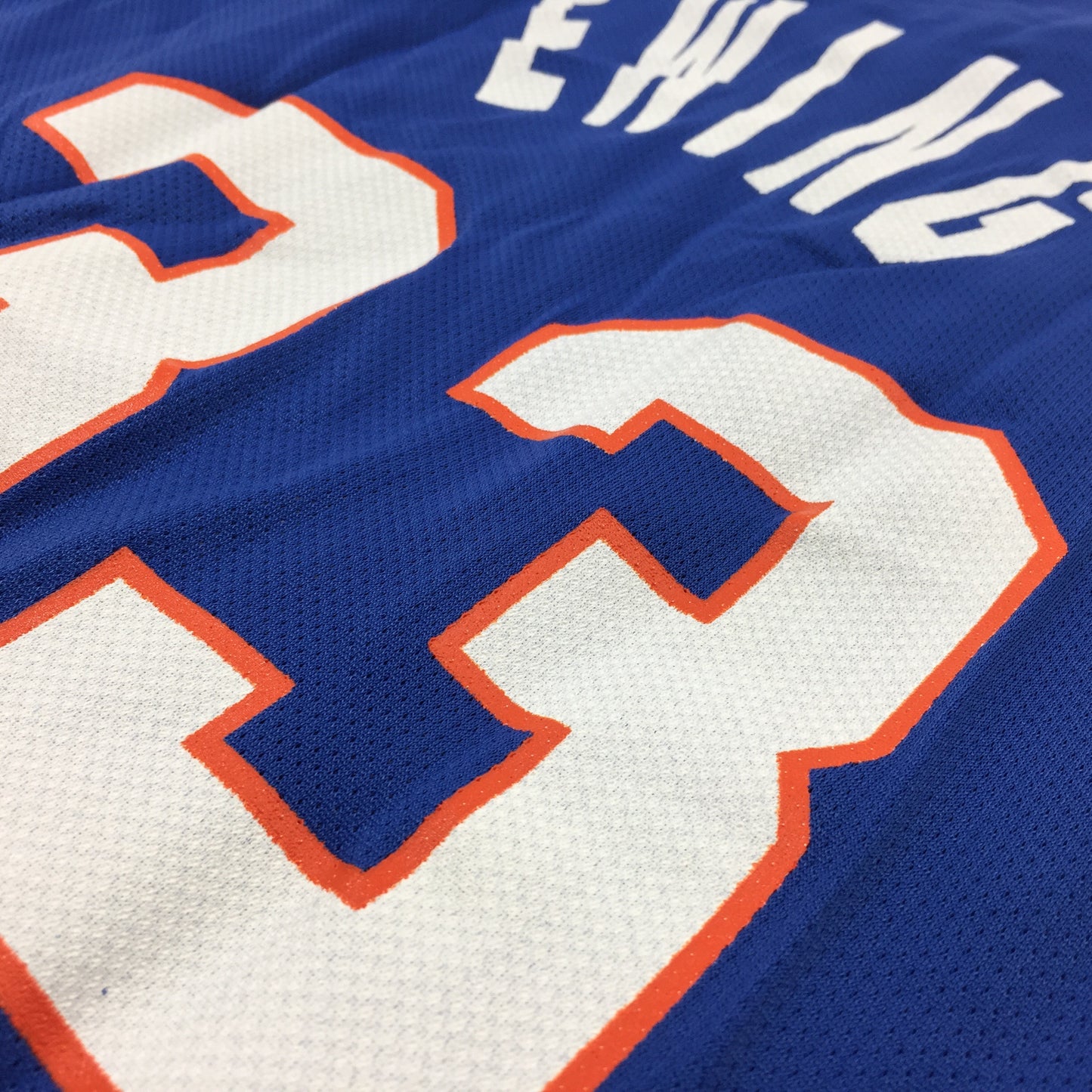 0374 Champion Vintage New York Knicks Ewing Jersey