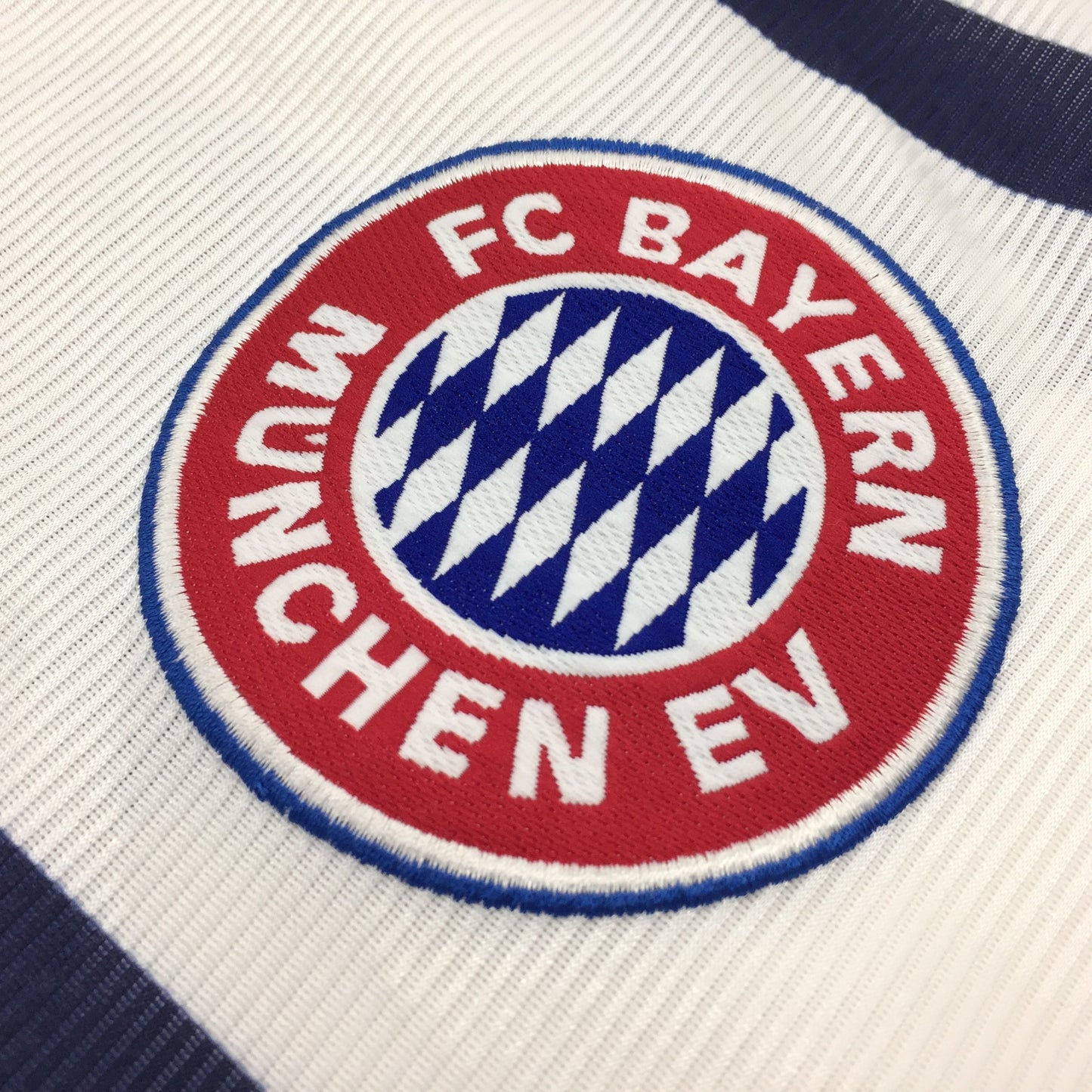 0567 Adidas Vintage FC Bayern 99/00 Away Soccer Jersey AHL