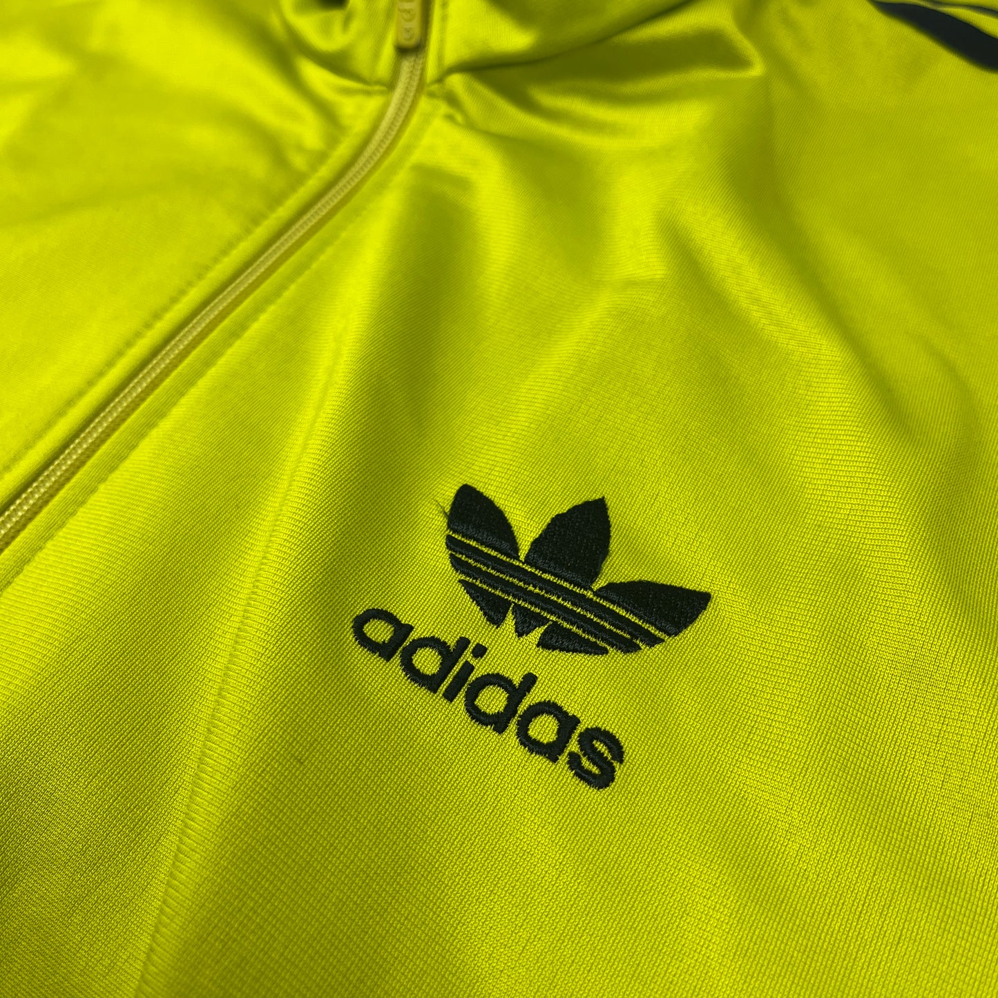 01411 Adidas 90s Tracktop