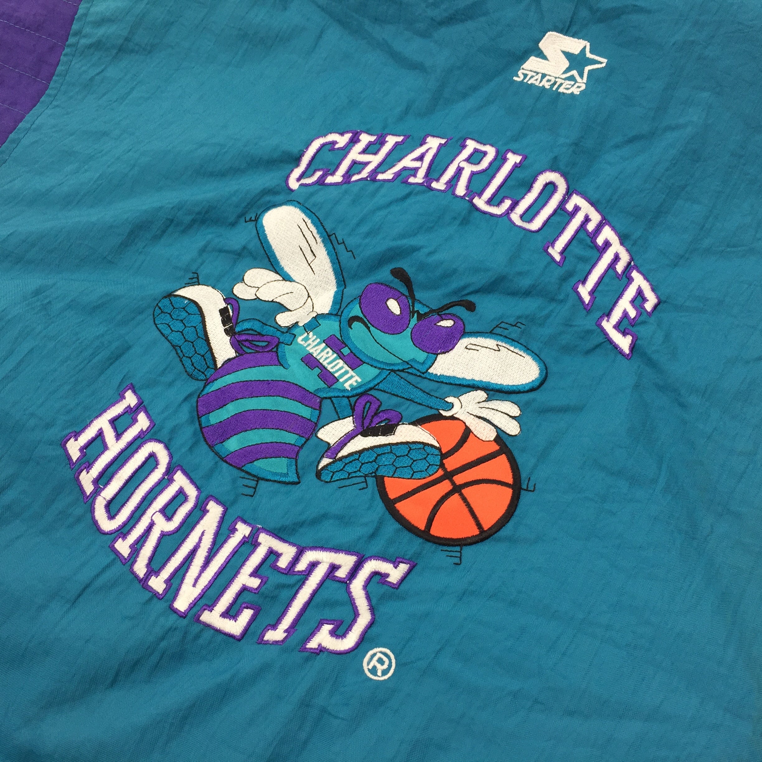 0575 Starter Vintage 90s Charlotte Hornets Basketball Coach Jacket