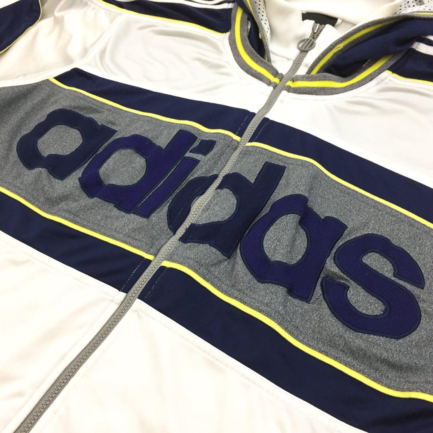 0194 Adidas Vintage Big Logo Tracktop