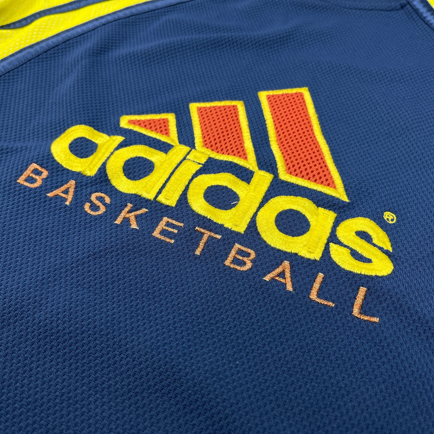 0768 Adidas Vintage Basketball 90s Sweater