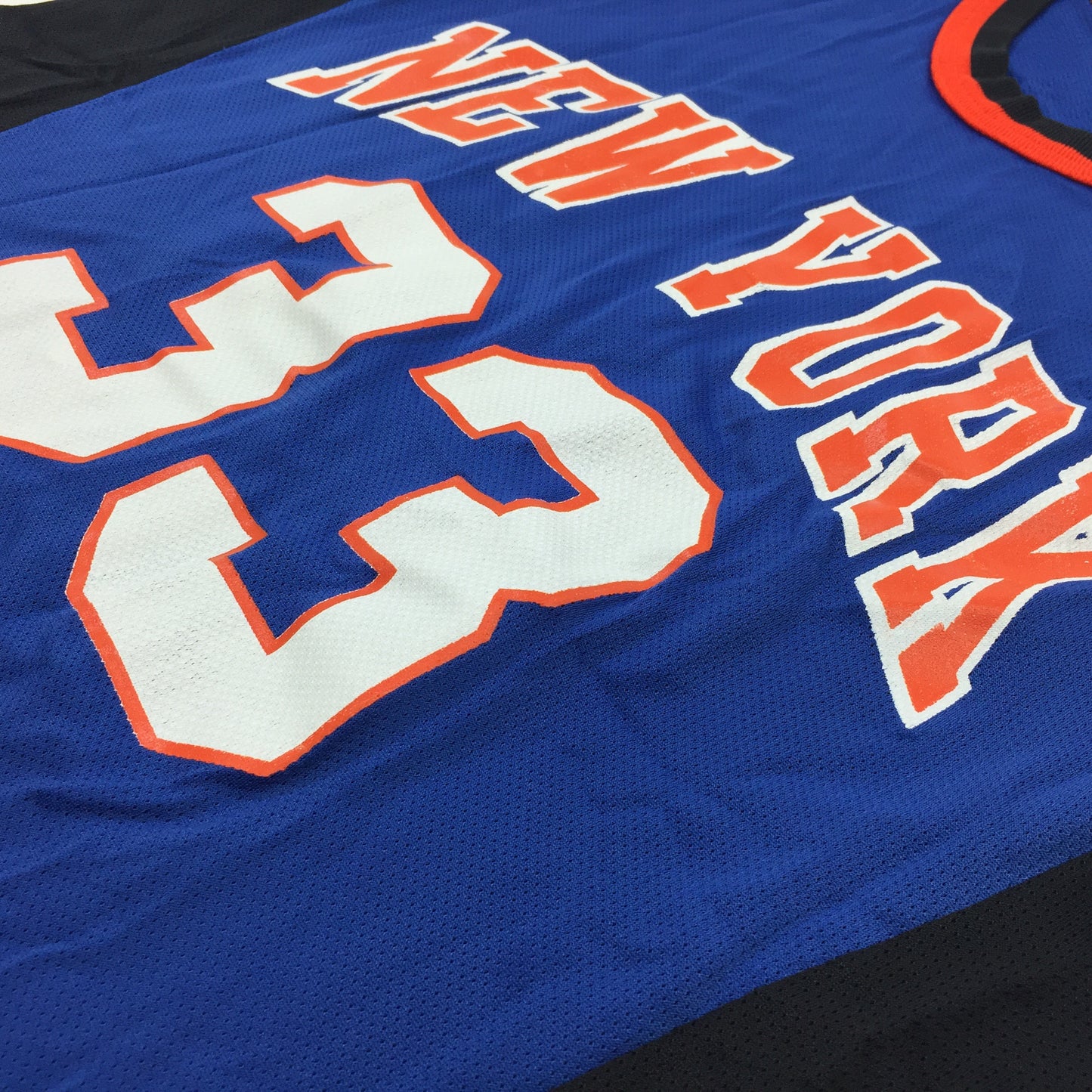 0374 Champion Vintage New York Knicks Ewing Jersey