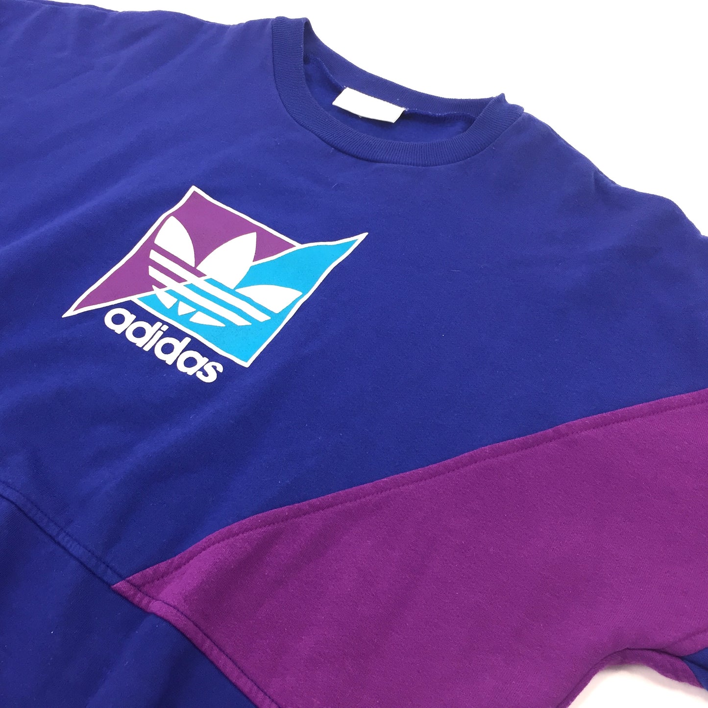 0546 Adidas Vintage 90s Logo Sweater